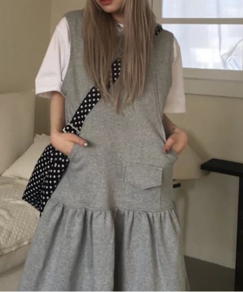 Vipoa(ヴィポア)の「sleeveless sweat one piece(ワンピース・レディース・ブラック/グレー・FREE)」の4枚目の写真