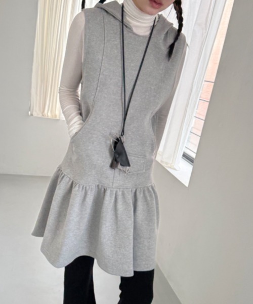 Vipoa(ヴィポア)の「sleeveless sweat one piece(ワンピース・レディース・ブラック/グレー・FREE)」の10枚目の写真