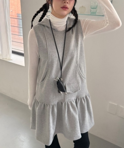 Vipoa(ヴィポア)の「sleeveless sweat one piece(ワンピース・レディース・ブラック/グレー・FREE)」の12枚目の写真