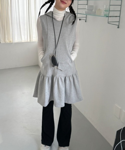 Vipoa(ヴィポア)の「sleeveless sweat one piece(ワンピース・レディース・ブラック/グレー・FREE)」の13枚目の写真