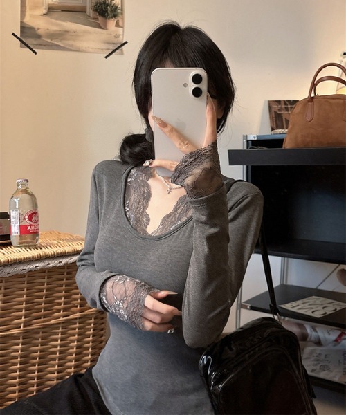 VIBGYOR(ヴィブジョー)の「【EIZZ/アイズ】繊細レース デコルテ開き スリムフィット 長袖 Tシャツ(Tシャツ/カットソー・レディース・オフホワイト/ブラック/ブラウン/グレー・FREE)」の12枚目の写真