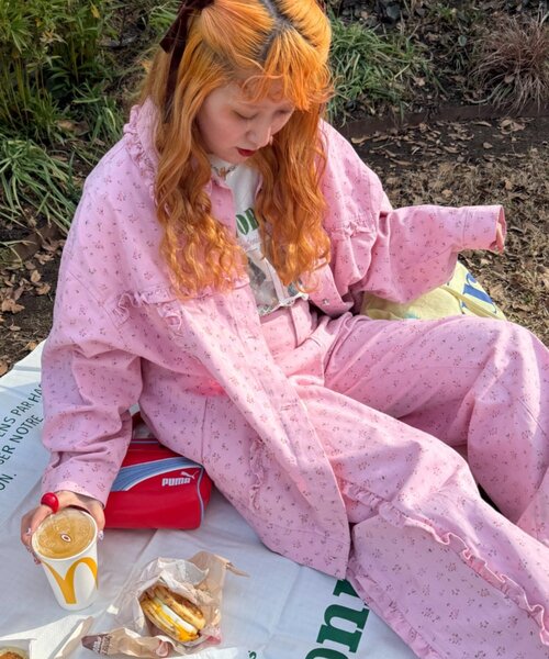 w closet(ダブルクローゼット)の「Am花柄フリルジャケット(ブルゾン・レディース・イエロー/ピンク・FREE)」の2枚目の写真