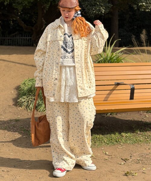 w closet(ダブルクローゼット)の「Am花柄フリルジャケット(ブルゾン・レディース・イエロー/ピンク・FREE)」の8枚目の写真