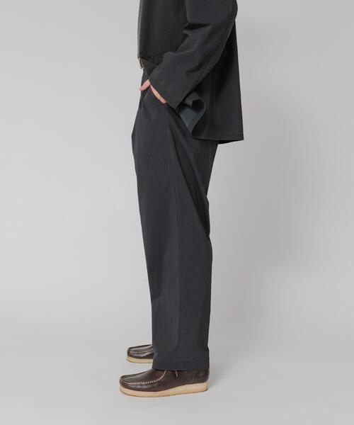 URBAN RESEARCH（アーバンリサーチ）の「DUSTER NYLON PANTS（その他パンツ・メンズ・カーキ/ブラック・MEDIUM/LARGE）」の13枚目の写真