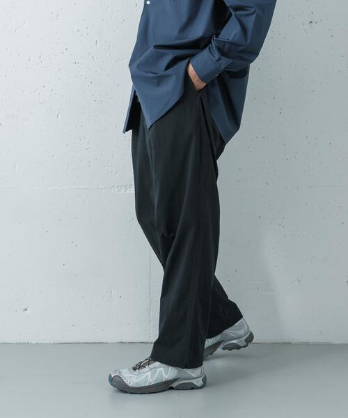 URBAN RESEARCH（アーバンリサーチ）の「DUSTER NYLON PANTS（その他パンツ・メンズ・カーキ/ブラック・MEDIUM/LARGE）」の19枚目の写真