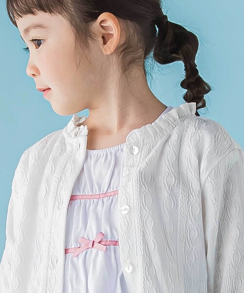 BeBe Petits Pois Vert(ベベプチポワヴェール)の「【店舗限定】ペプラムカーディガン(カーディガン/ボレロ・キッズ・ホワイト/ブラック・120cm/150cm/100cm/130cm/110cm/140cm)」の5枚目の写真