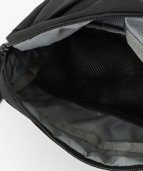 THE NORTH FACE(ザノースフェイス)の「ザ ノース フェイス THE NORTH FACE Leap Mini Shoulder リープミニショルダー(ショルダーバッグ・メンズ・その他・ONE SIZE)」の4枚目の写真