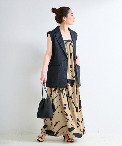 B.C STOCK(ベーセーストック)の「ウォッシャブル / トーナルプリントレイヤーキャミワンピース(ワンピース・レディース・ブラック/ベージュ・FREE)」の2枚目の写真