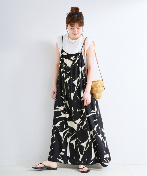 B.C STOCK(ベーセーストック)の「ウォッシャブル / トーナルプリントレイヤーキャミワンピース(ワンピース・レディース・ブラック/ベージュ・FREE)」の1枚目の写真