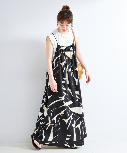 B.C STOCK(ベーセーストック)の「ウォッシャブル / トーナルプリントレイヤーキャミワンピース(ワンピース・レディース・ブラック/ベージュ・FREE)」の4枚目の写真