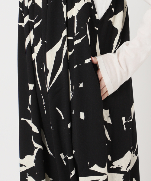 B.C STOCK(ベーセーストック)の「ウォッシャブル / トーナルプリントレイヤーキャミワンピース(ワンピース・レディース・ブラック/ベージュ・FREE)」の17枚目の写真