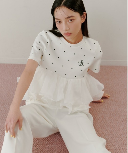 SNIDEL（スナイデル）の「【WEB限定カラーあり】ボリュームペプラムドッキングカットプルオーバー（Tシャツ/カットソー・レディース・ドット/ホワイト/ピンク/ブラック・F）」の4枚目の写真