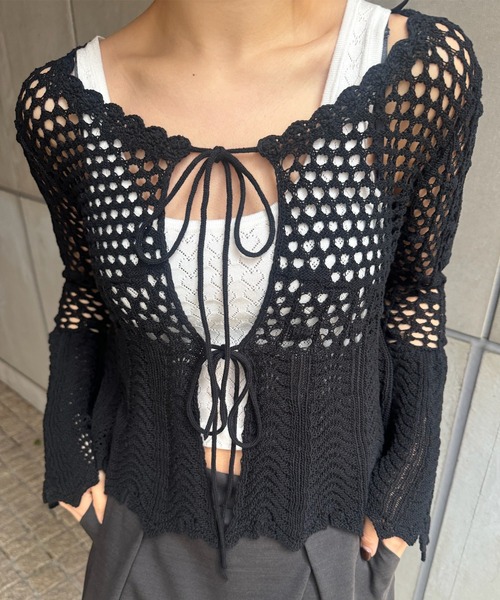 Ameri(アメリ)の「LADY CROCHET PEPLUM KNIT TOP(カーディガン/ボレロ・レディース・ライトブルー/ブラック/アイボリー・FREE)」の2枚目の写真