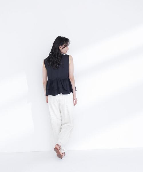 NATURAL BEAUTY BASIC(ナチュラルビューティーベーシック)の「ティアードペプラムシャツ(シャツ/ブラウス・レディース・ブラック/ブルー/オフホワイト/ピンク・MEDIUM/SMALL)」の8枚目の写真