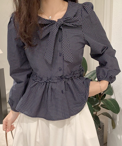 Lace Ladies(レースレディース)の「ギンガムチェック柄 アシンメトリー ボウタイ ペプラム ブラウス(シャツ/ブラウス・レディース・ネイビー/ブルー・M/XL)」の1枚目の写真