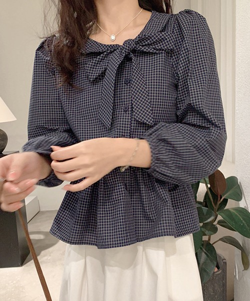 Lace Ladies(レースレディース)の「ギンガムチェック柄 アシンメトリー ボウタイ ペプラム ブラウス(シャツ/ブラウス・レディース・ネイビー/ブルー・M/XL)」の4枚目の写真