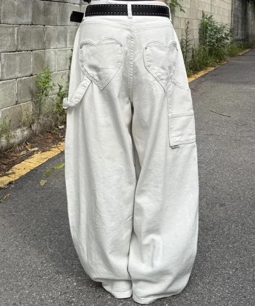 LAFFMO（ラフモ）の「ハートポケットワイドレッグカーゴパンツ（デニムパンツ・レディース・ブラック/ホワイト・F）」の13枚目の写真