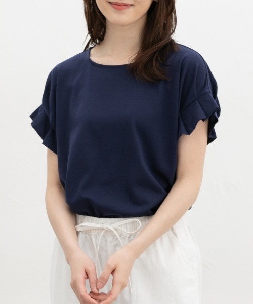 Honeys(ハニーズ)の「【ハニさら・接触冷感・吸水速乾・UVカット・遮熱】袖タックTシャツ(Tシャツ/カットソー・レディース・グレイッシュベージュ/ブラック/レッド/ネイビー/モカ・3L/L/LL/M/S)」の4枚目の写真