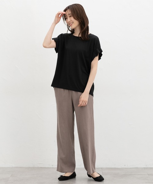 Honeys(ハニーズ)の「【ハニさら・接触冷感・吸水速乾・UVカット・遮熱】袖タックTシャツ(Tシャツ/カットソー・レディース・グレイッシュベージュ/ブラック/レッド/ネイビー/モカ・3L/L/LL/M/S)」の8枚目の写真