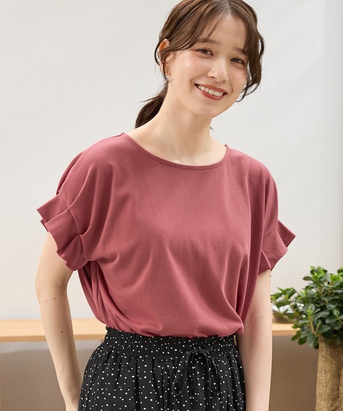 Honeys(ハニーズ)の「【ハニさら・接触冷感・吸水速乾・UVカット・遮熱】袖タックTシャツ(Tシャツ/カットソー・レディース・グレイッシュベージュ/ブラック/レッド/ネイビー/モカ・3L/L/LL/M/S)」の13枚目の写真