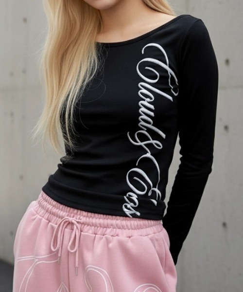 .KOM(ドットコム)の「A'GEM/9 × .kom 『.KOM/ドットケーオーエム』イングリッシュフレーズ ロングスリーブ(Tシャツ/カットソー・レディース・アイボリー/ブラック・FREE)」の5枚目の写真