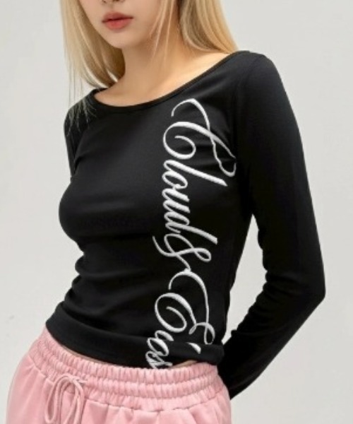 .KOM(ドットコム)の「A'GEM/9 × .kom 『.KOM/ドットケーオーエム』イングリッシュフレーズ ロングスリーブ(Tシャツ/カットソー・レディース・アイボリー/ブラック・FREE)」の13枚目の写真