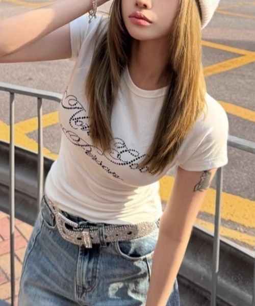 Vipoa(ヴィポア)の「スタッズロゴプリントカットソー(Tシャツ/カットソー・レディース・ブラック/ホワイト・FREE)」の1枚目の写真