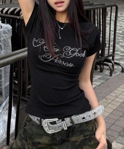 Vipoa(ヴィポア)の「スタッズロゴプリントカットソー(Tシャツ/カットソー・レディース・ブラック/ホワイト・FREE)」の2枚目の写真