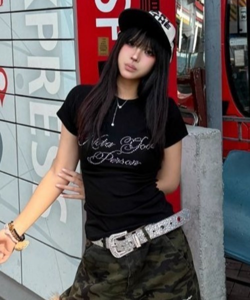 Vipoa(ヴィポア)の「スタッズロゴプリントカットソー(Tシャツ/カットソー・レディース・ブラック/ホワイト・FREE)」の8枚目の写真