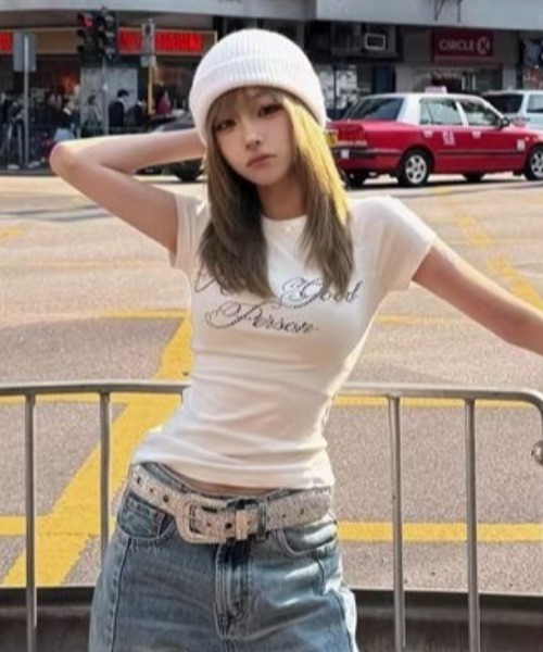 Vipoa(ヴィポア)の「スタッズロゴプリントカットソー(Tシャツ/カットソー・レディース・ブラック/ホワイト・FREE)」の4枚目の写真