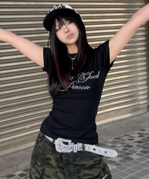 Vipoa(ヴィポア)の「スタッズロゴプリントカットソー(Tシャツ/カットソー・レディース・ブラック/ホワイト・FREE)」の9枚目の写真