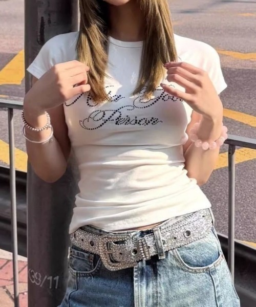 Vipoa(ヴィポア)の「スタッズロゴプリントカットソー(Tシャツ/カットソー・レディース・ブラック/ホワイト・FREE)」の3枚目の写真