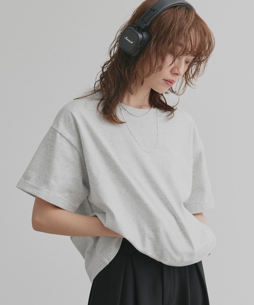ad thie(アドティエ)の「ロールアップ スリーブTシャツ(Tシャツ/カットソー・レディース・ネイビー系/オフホワイト/ブラック/レッド/オートミール/ピンク/ブラック系/ベージュ/チャコール・FREE)」の6枚目の写真