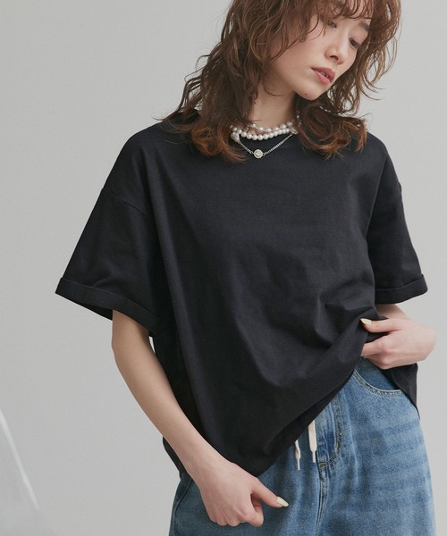 ad thie(アドティエ)の「ロールアップ スリーブTシャツ(Tシャツ/カットソー・レディース・ネイビー系/オフホワイト/ブラック/レッド/オートミール/ピンク/ブラック系/ベージュ/チャコール・FREE)」の2枚目の写真