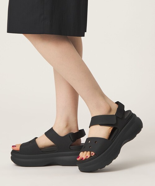crocs(クロックス)の「<crocs> SOHO Y-ST SD(サンダル・レディース・オフホワイト/ブラック・21cm/22cm/25cm/24cm/23cm)」の4枚目の写真