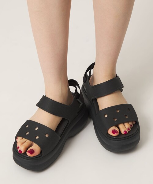 crocs(クロックス)の「<crocs> SOHO Y-ST SD(サンダル・レディース・オフホワイト/ブラック・21cm/22cm/25cm/24cm/23cm)」の5枚目の写真