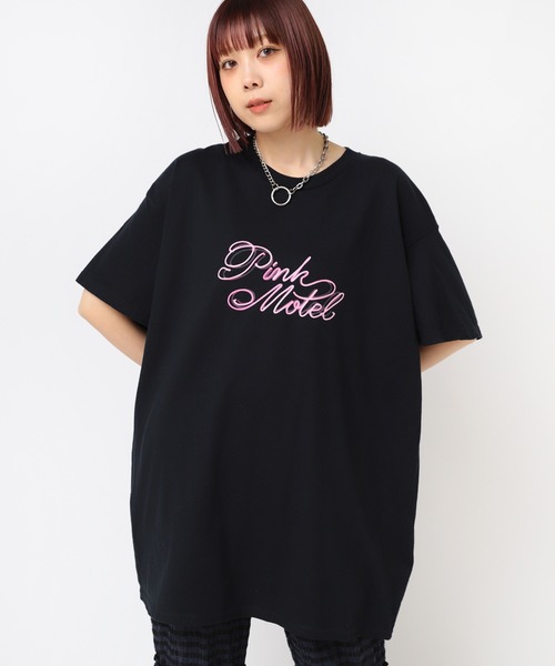 RNA(アールエヌエー)の「M2475 PINKMOTEL ナイトVER. PT. T(Tシャツ/カットソー・レディース・ブラック・X-LARGE/MEDIUM)」の2枚目の写真