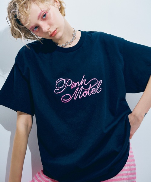 RNA(アールエヌエー)の「M2475 PINKMOTEL ナイトVER. PT. T(Tシャツ/カットソー・レディース・ブラック・X-LARGE/MEDIUM)」の11枚目の写真