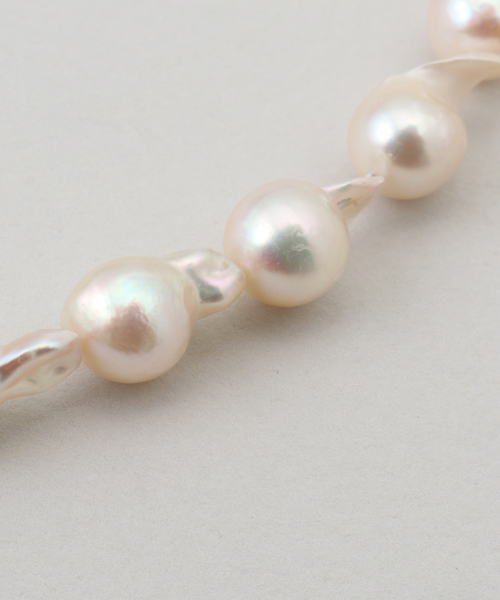 IENA(イエナ)の「AYUS/アユス AKOYA BAROQUE PEARL NECKLACE ネックレス N8-1(ネックレス・レディース・ホワイト・1)」の4枚目の写真
