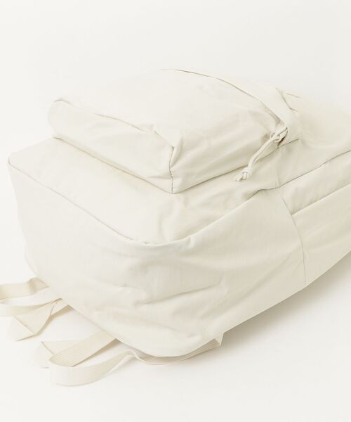 JANSPORT(ジャンスポーツ)の「【JANSPORT】SUPERBREAK PLUS FX - SOFT NYLON MOON FLOWER(バックパック/リュック・メンズ・オフホワイト・FREE)」の3枚目の写真