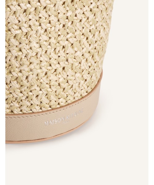 Maison Kitsune(メゾンキツネ)の「RAFFIA AND LEATHER BUCKET BAG(ショルダーバッグ・メンズ・アイボリー・U)」の4枚目の写真