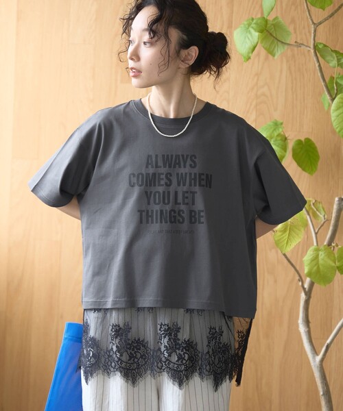 coen(コーエン)の「【WEB先行販売 / 汗染み軽減 / 接触冷感】裾レースドッキング アソートロゴプリントTシャツ(Tシャツ/カットソー・レディース・オフホワイト/ベージュ/ダークグレー/ライトグレー・L/M)」の1枚目の写真