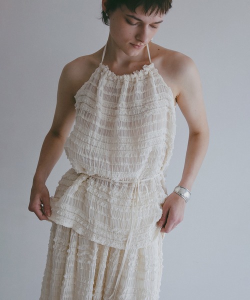 MANOF(マノフ)の「SHIRRING HALTER NECK TOPS(その他トップス・レディース・ブラック/アイボリー・F)」の1枚目の写真