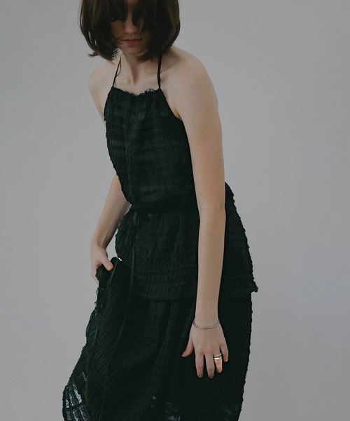 MANOF(マノフ)の「SHIRRING HALTER NECK TOPS(その他トップス・レディース・ブラック/アイボリー・F)」の2枚目の写真