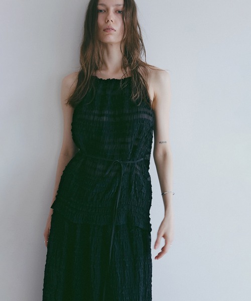 MANOF(マノフ)の「SHIRRING HALTER NECK TOPS(その他トップス・レディース・ブラック/アイボリー・F)」の14枚目の写真