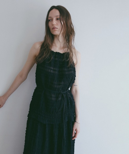 MANOF(マノフ)の「SHIRRING HALTER NECK TOPS(その他トップス・レディース・ブラック/アイボリー・F)」の15枚目の写真
