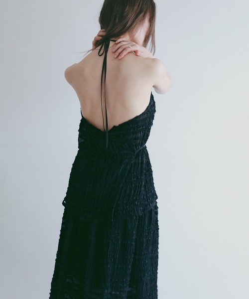 MANOF(マノフ)の「SHIRRING HALTER NECK TOPS(その他トップス・レディース・ブラック/アイボリー・F)」の22枚目の写真
