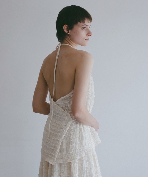 MANOF(マノフ)の「SHIRRING HALTER NECK TOPS(その他トップス・レディース・ブラック/アイボリー・F)」の9枚目の写真