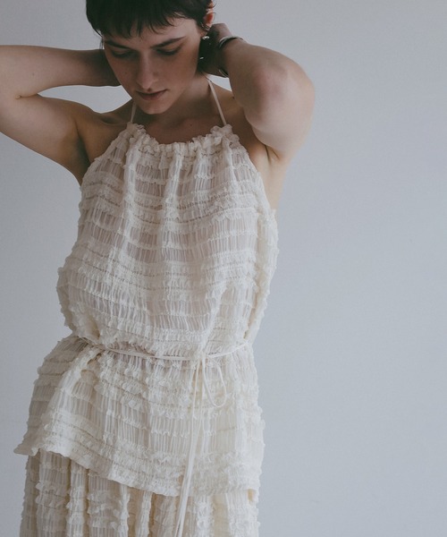 MANOF(マノフ)の「SHIRRING HALTER NECK TOPS(その他トップス・レディース・ブラック/アイボリー・F)」の4枚目の写真