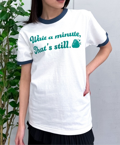 DOUBLE STEAL(ダブルスティール)の「WAIT A MINUTEイチゴプリント リンガーTシャツ(Tシャツ/カットソー・レディース・ネイビー・FREE)」の2枚目の写真
